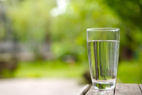 健康饮食之痛风患者为什么要多喝水